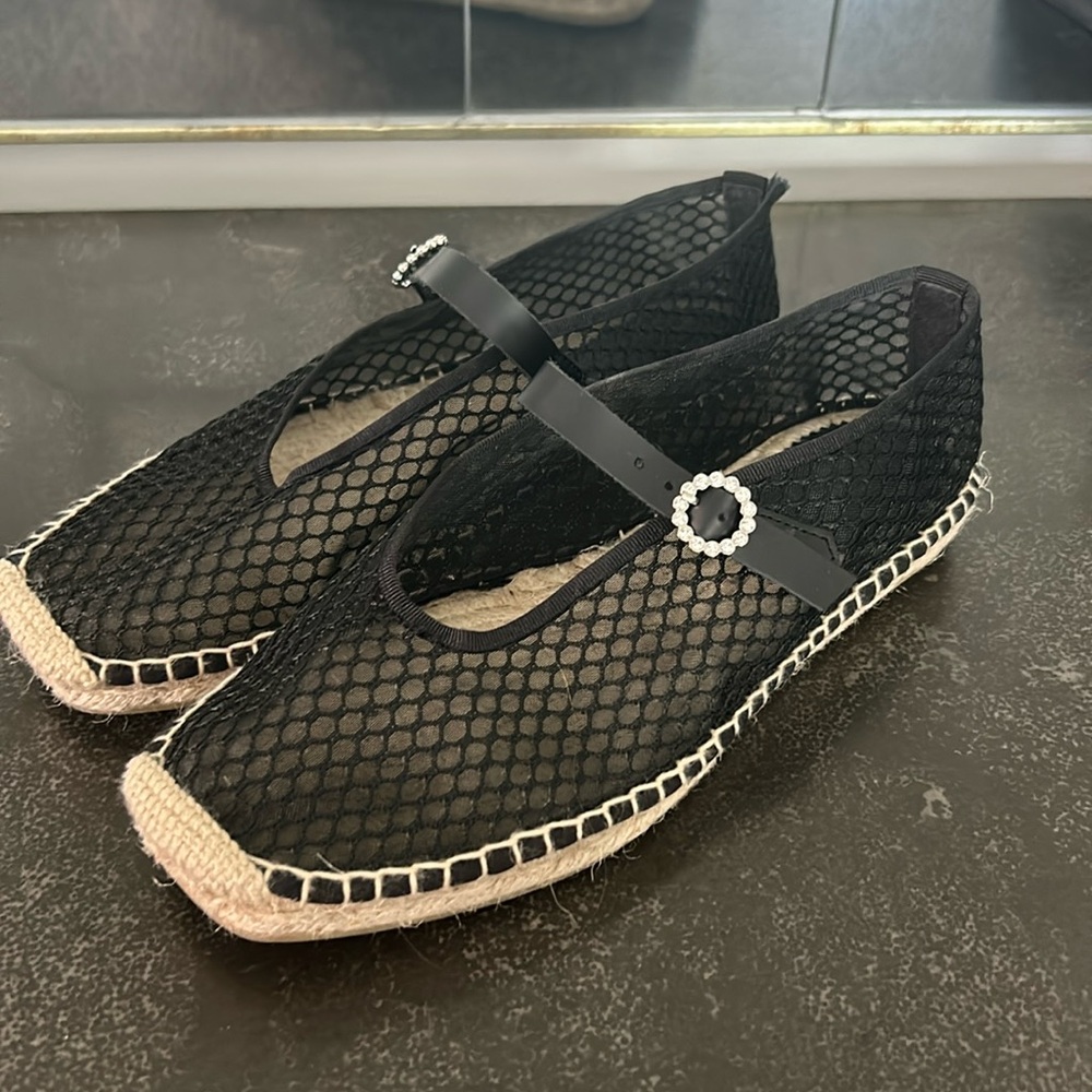 Espadrille mesh shoe. Worn once. Excellent condition